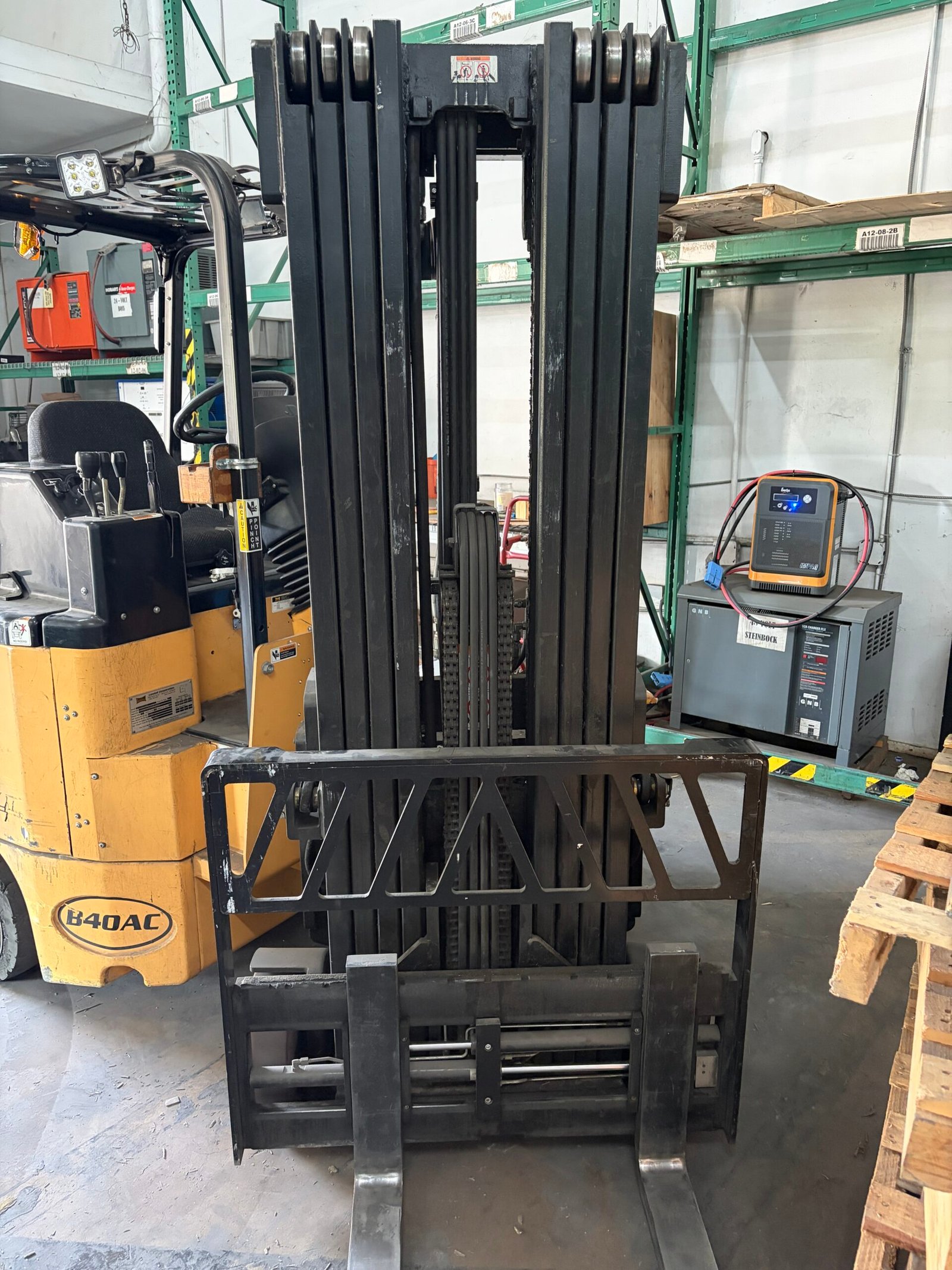 Front view of the Bendi forklift mast, forks, hydraulic fork positioner and load backrest.