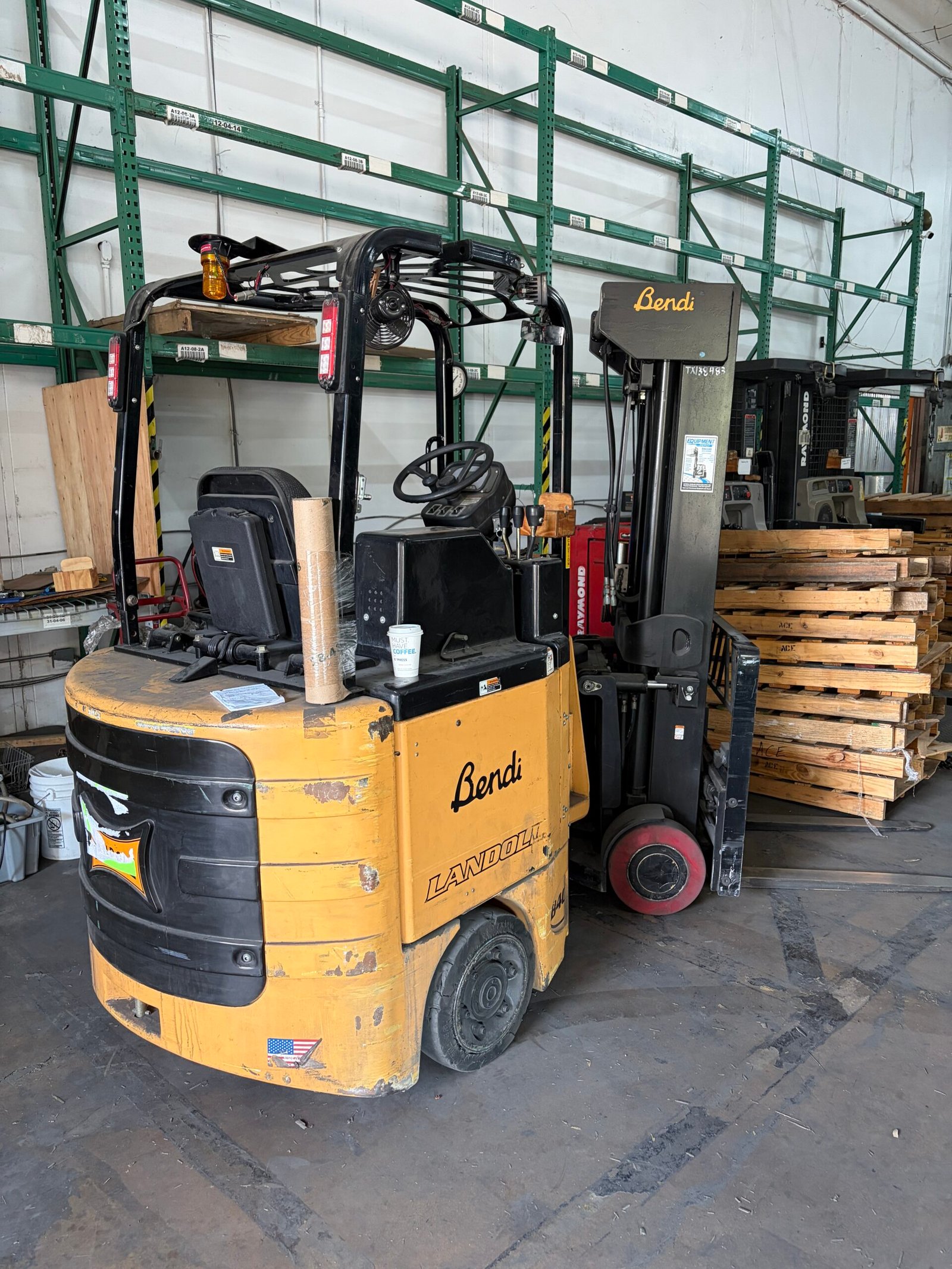 Additional equipment photo supplied by FixtureUSA for the Bendi forklift listing.