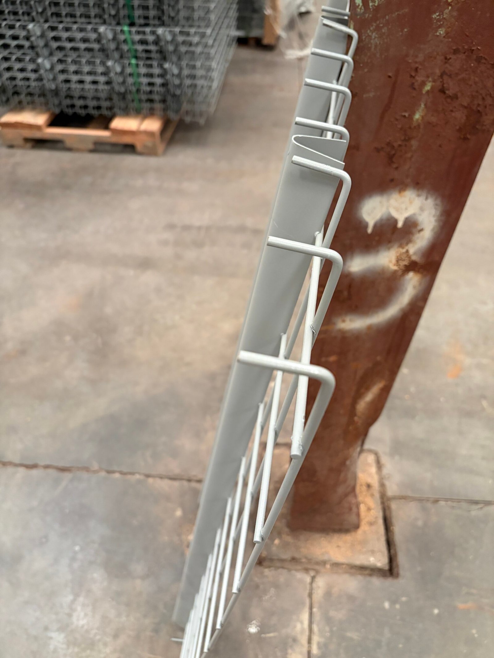 Additional photo supplied for the Jonesboro wire-deck listing.
