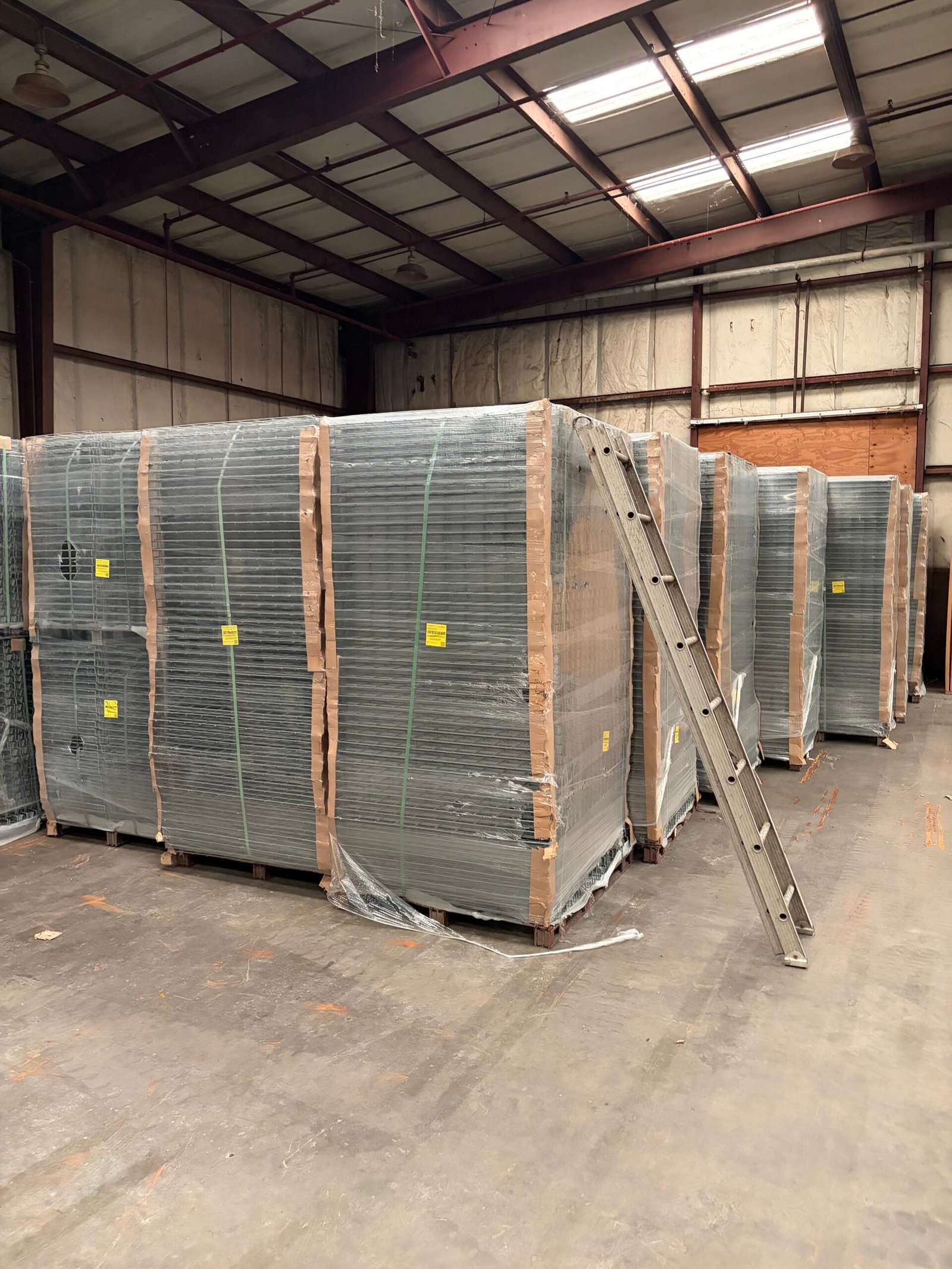 Additional photo supplied for the Jonesboro wire-deck listing.